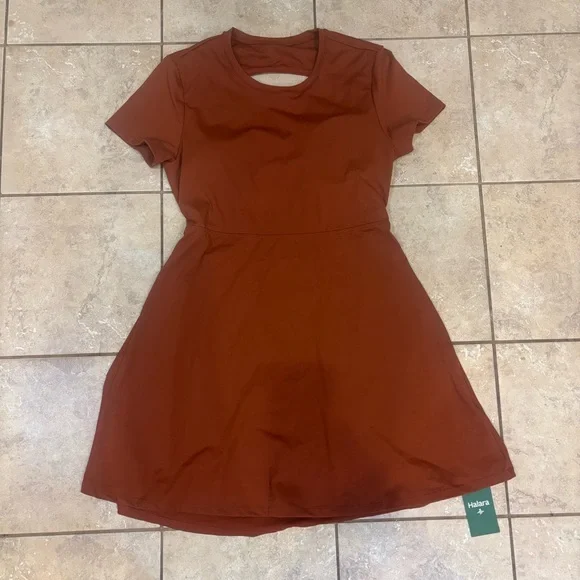 New with tags Hella short sleeve backless crisscross dress. Midi length size xl - Picture 8 of 8